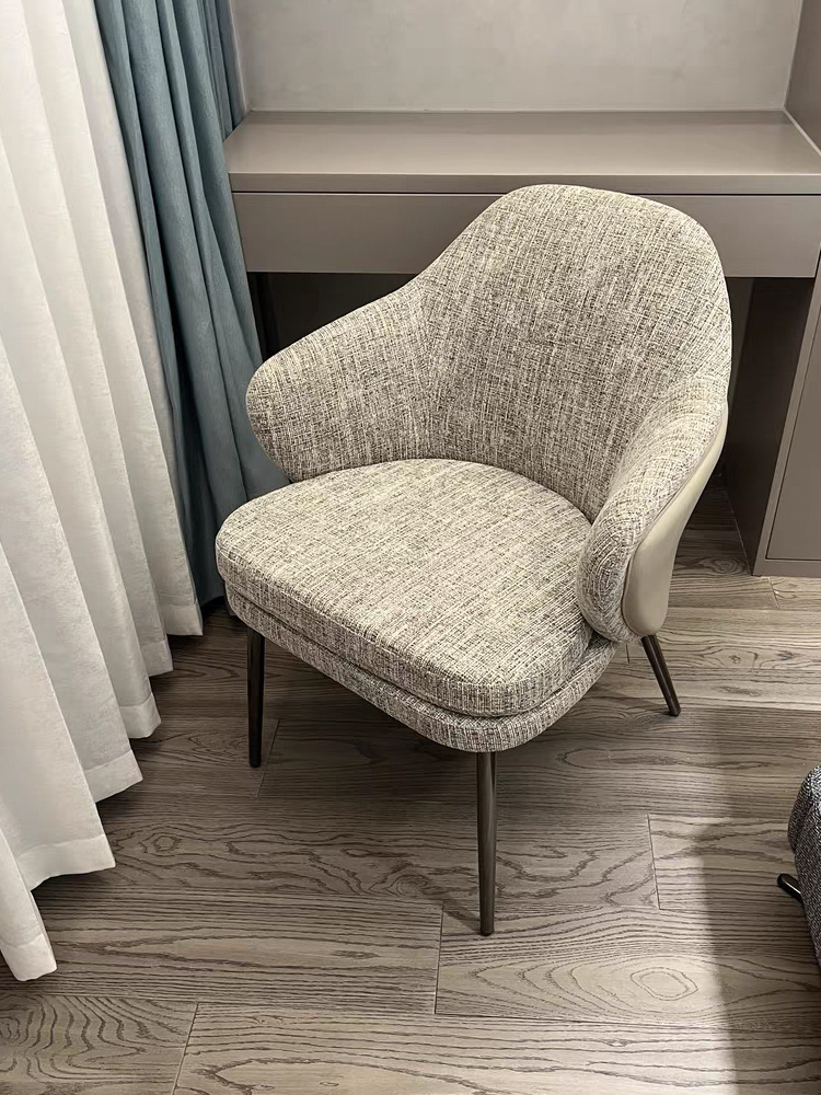 意式极简餐椅设计师布艺休闲靠背凳现代简约艺术感软包带扶手椅子