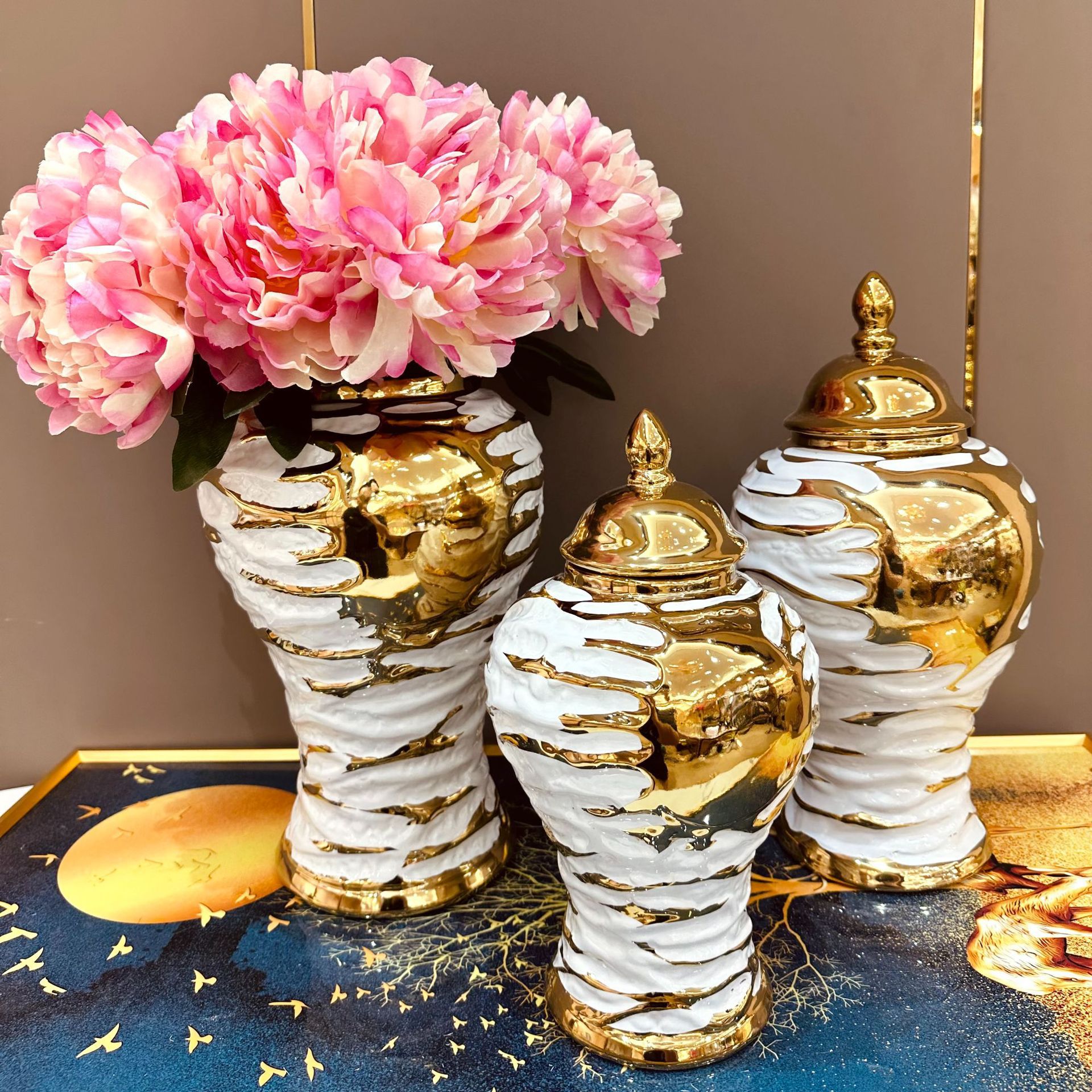 Factory Direct European-Style Electroplated Gold Ceramic Hat-Covered Jar Vase Light Luxury Crafts Model Room Soft Decoration Ornaments