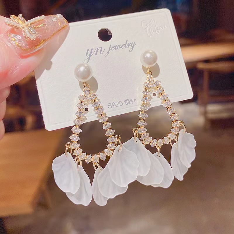 Fairy Temperamental Versatile Zircon Water Drop Petal Fringed Earrings Eardrops Female Ins Trendy Light Luxury Advanced Special-Interest Earrings