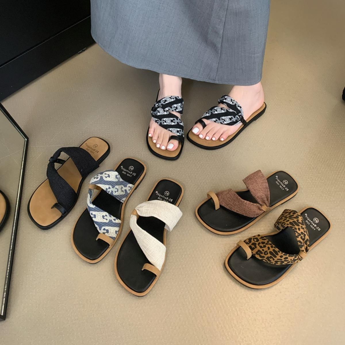 法式小众豹纹套趾拖鞋女夏外穿时尚设计感平底露趾沙滩度假凉拖鞋