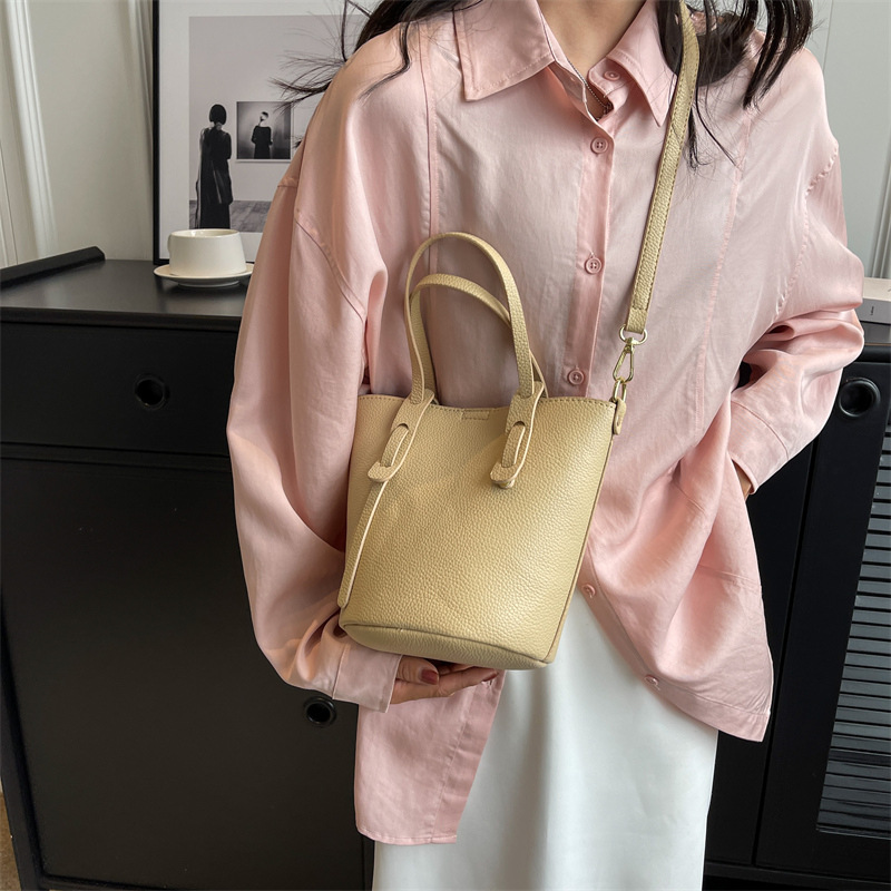 Popular Bag 2023 New Trendy Women's Bags Fashion Shoulder Simple Crossbody Portable Western Style Commuter Bucket Bag