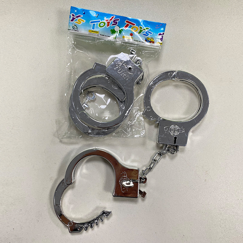 万圣节道具电镀仿真手铐儿童节角色扮演塑料玩具手铐模型带钥匙