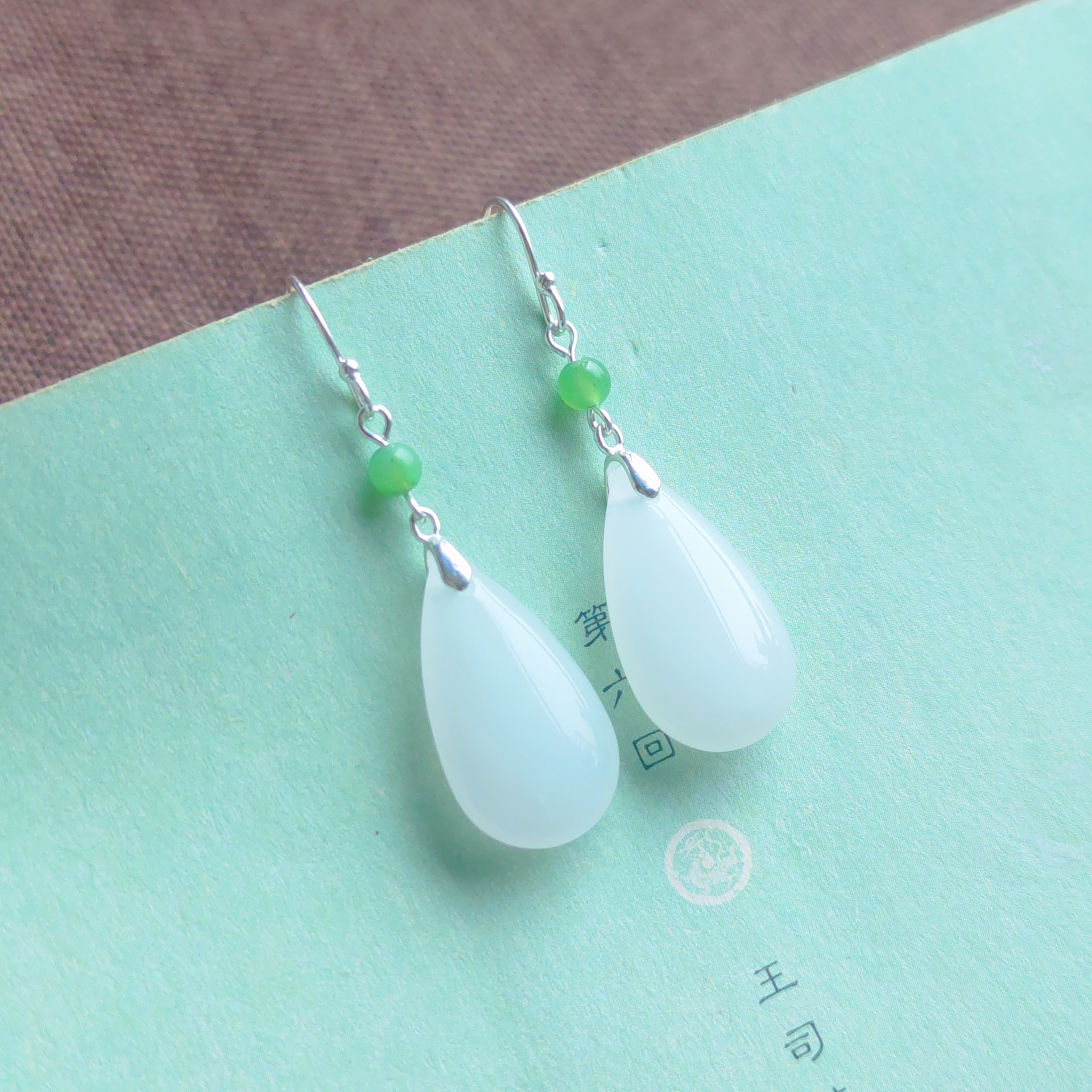 925银新疆一级金丝玉白色玉水滴耳坠银耳勾玉耳环耳饰-阿里巴巴
