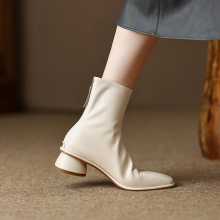 2023年新款米白色方头瘦瘦靴短靴女春秋单靴中跟粗跟马丁靴英伦风