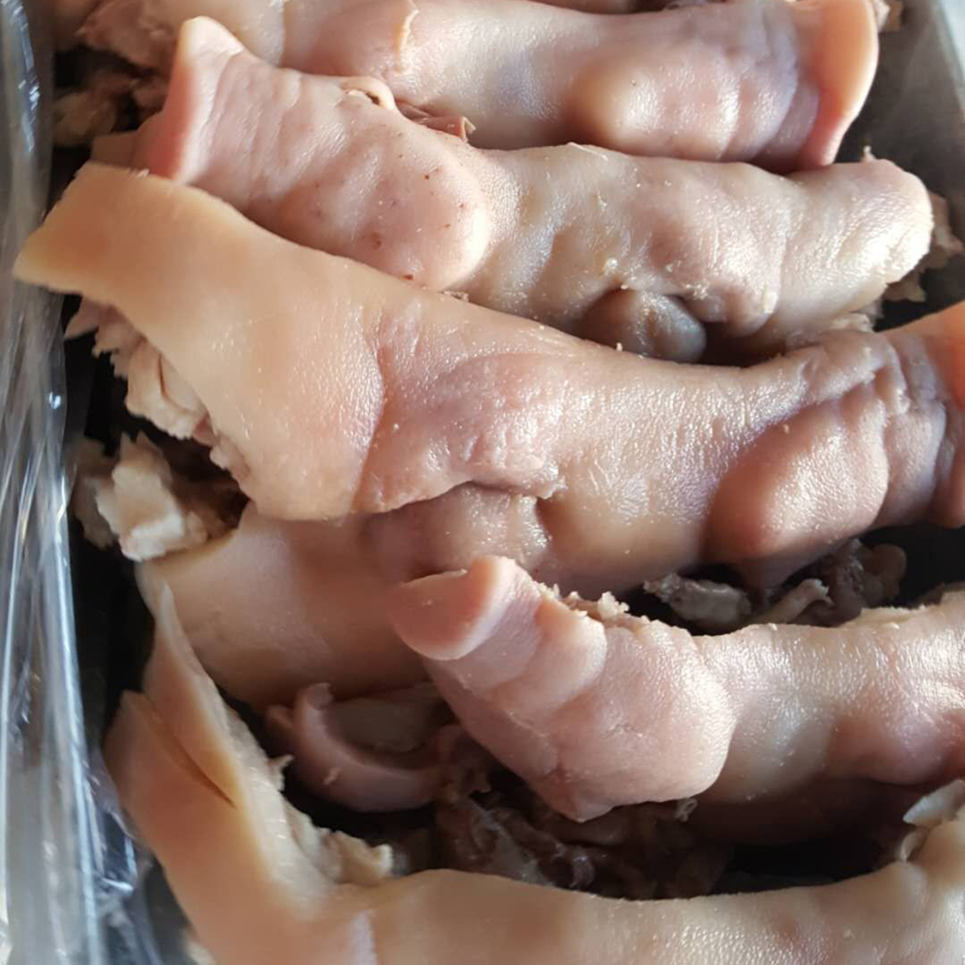 新鲜冷冻整只猪头肉批发猪脸肉生猪头半劈猪头土猪头半熟猪头猪脸