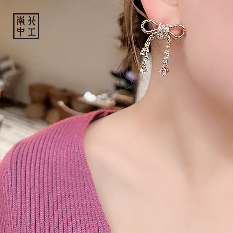 洛洋首饰 韩版轻奢风创意蝴蝶结锆石流苏耳环ins女式百搭金属耳饰