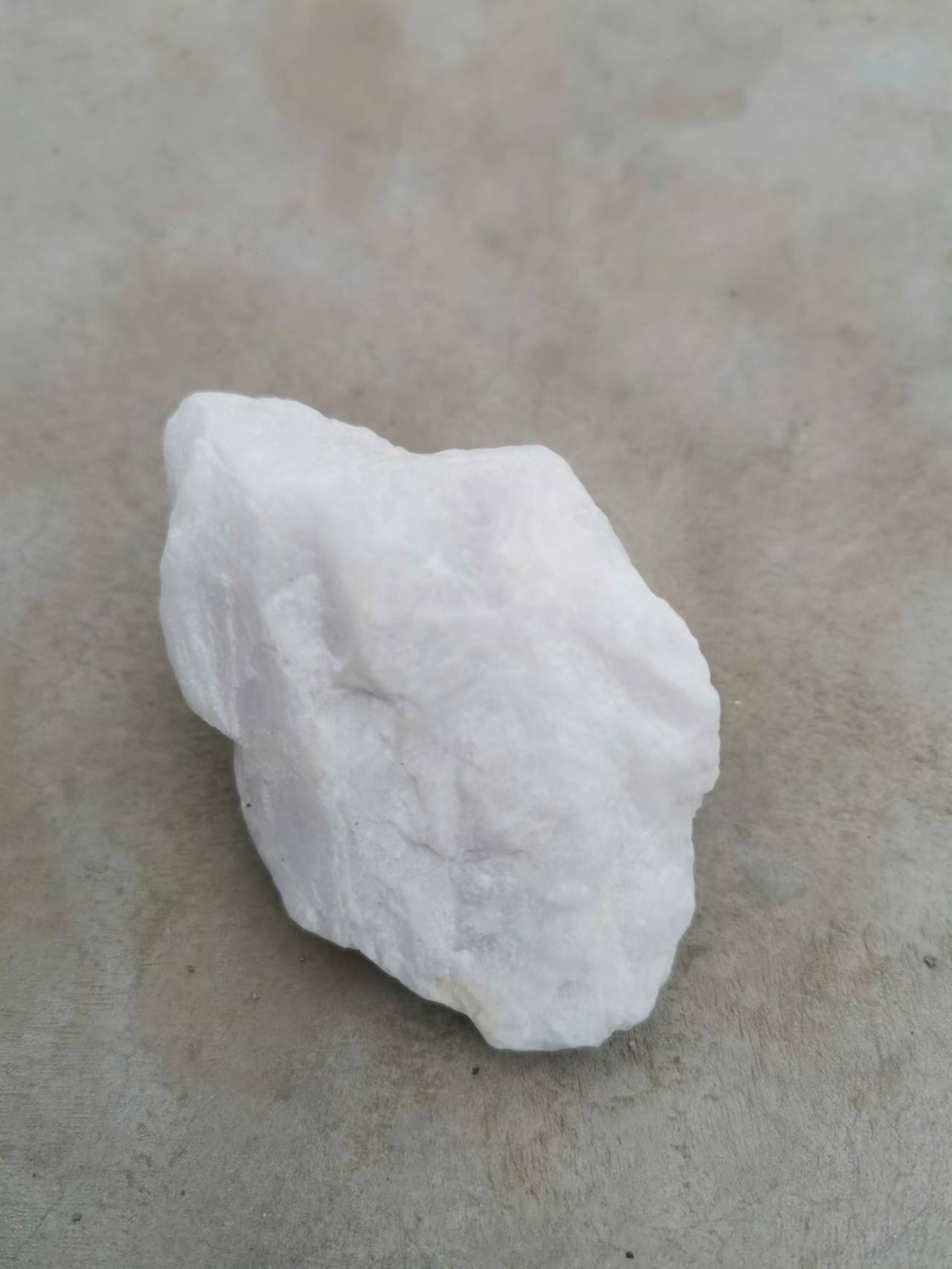 厂家供应天然白月光原石,香薰石,扩香石,办公摆饰,摆件等