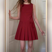 复古小红裙’夏季宽肩带后背镂空A字可系带百褶背心连衣裙