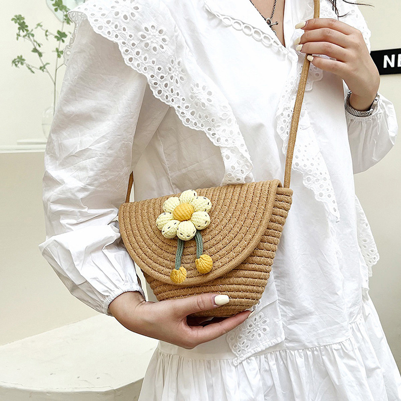 Niche Straw Woven Bag Women's New Popular All-Matching Retro Rattan Beach Bag Weaving Bucket Bag Crossbody Small Bag Fashion Woman Bag