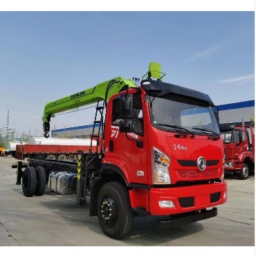 国六东风畅行d1中联重科8吨随车吊 大厢可做6.