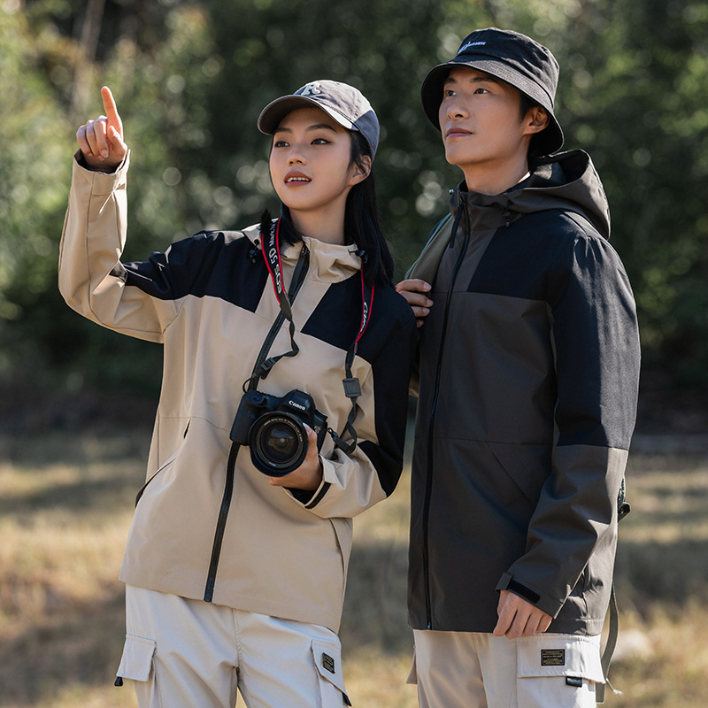 春秋新款户外登山冲锋衣防风防水情侣拼接运动连帽休闲夹克外套潮