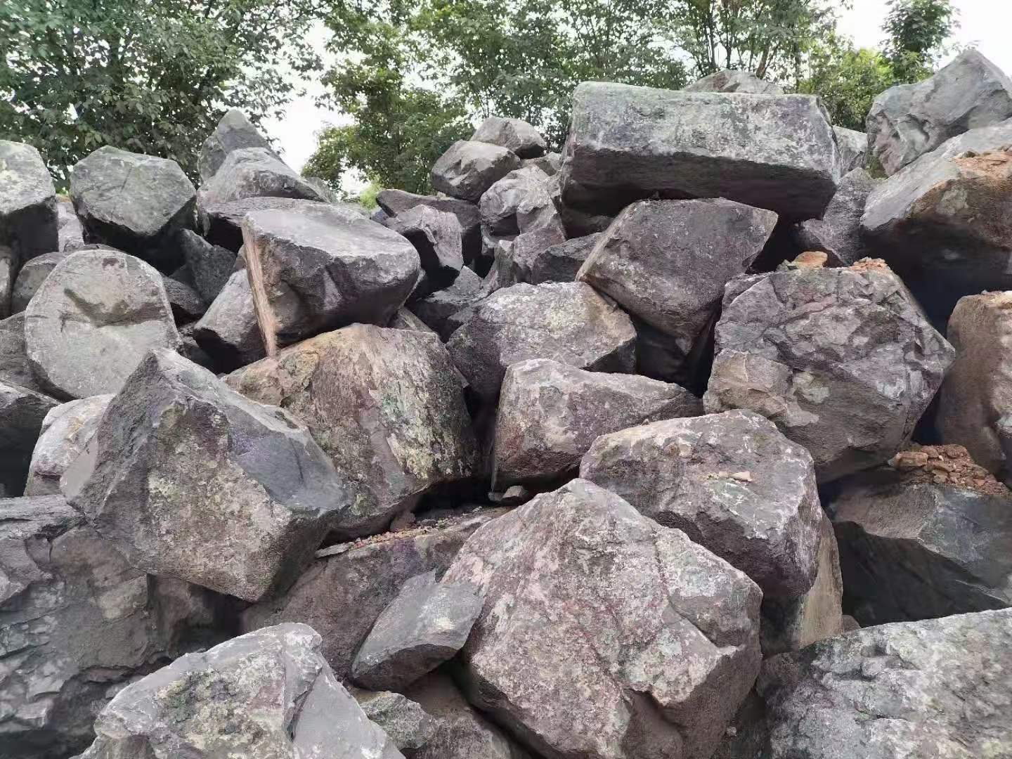 佰佳景观 园林景观石 大量批发玄武黑景观石头 品质保障量大价优