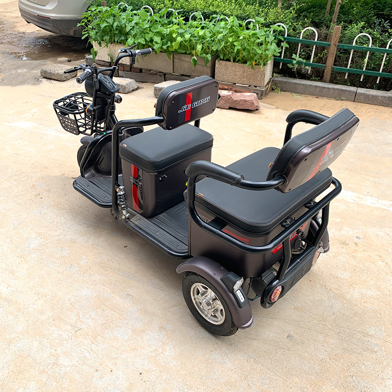 老年代步电动三轮车 带车斗载货方便 可变双排座椅载人 接孩子车
