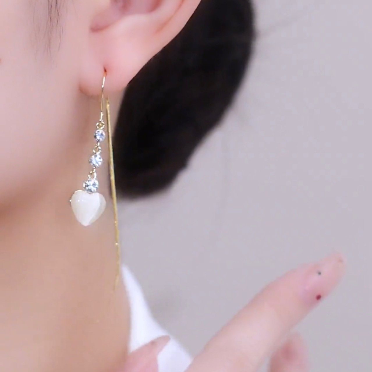 卡拉美拉抖音热门流行耳饰女生镶钻猫眼爱心流苏防丢耳线耳环气质