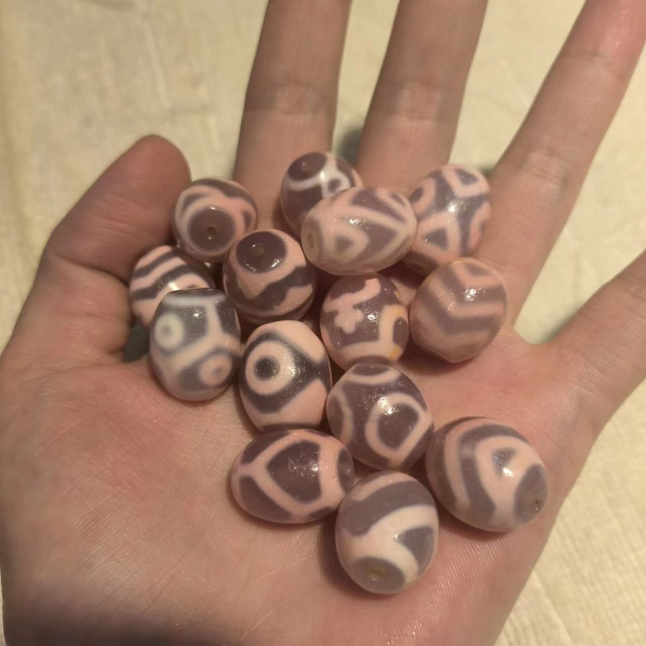 粉色唐卡达洛玛瑙天珠三眼龟甲六眼六瓣莲花宝瓶收藏品aqx9-阿里巴巴