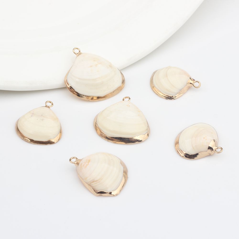 天然白色贝壳包边吊坠 不规则吊坠天然贝壳金属包边