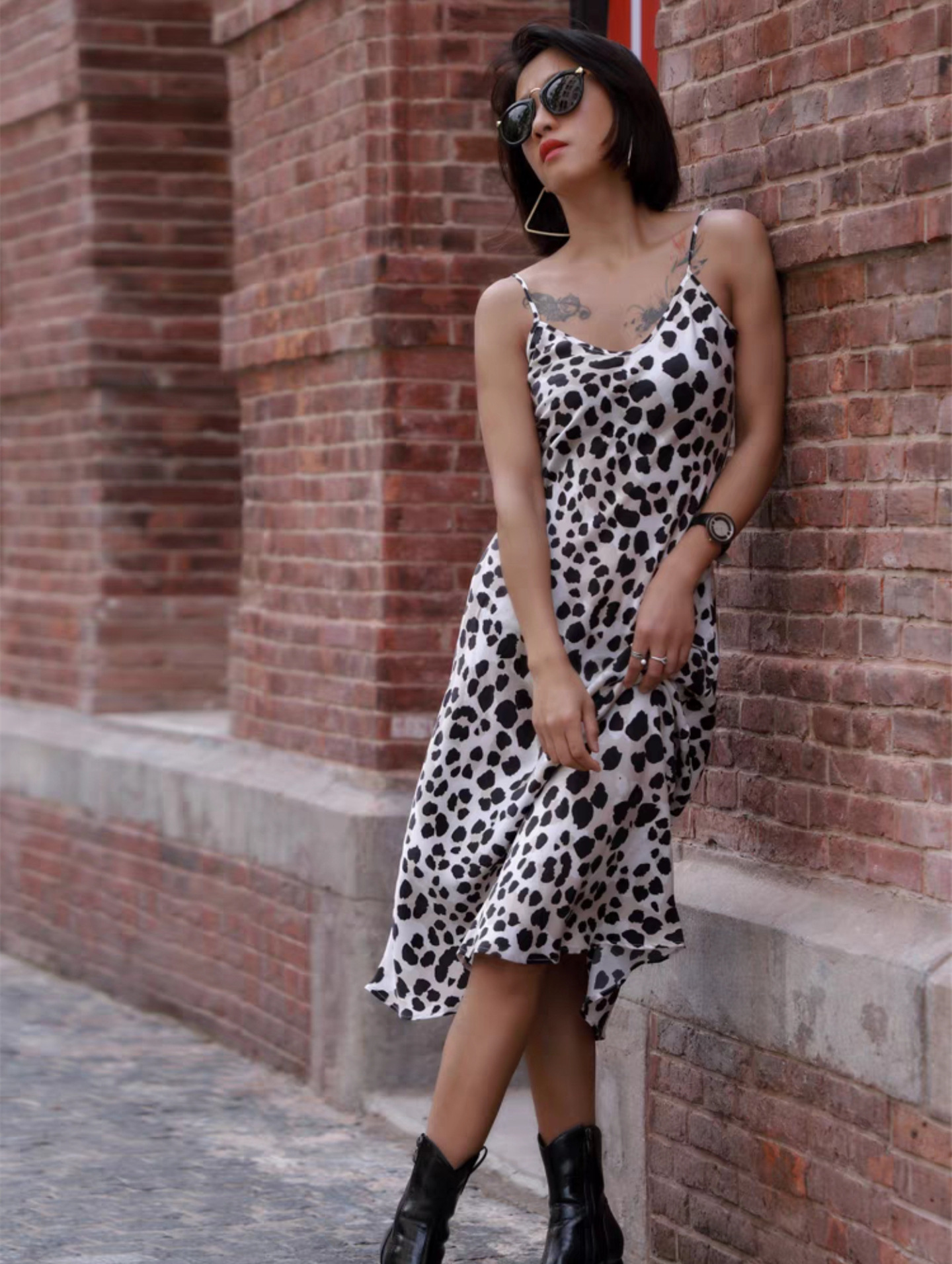 文九欧美性感风奶油豹纹印花素缎真丝连衣裙 v领流线型身材吊带裙