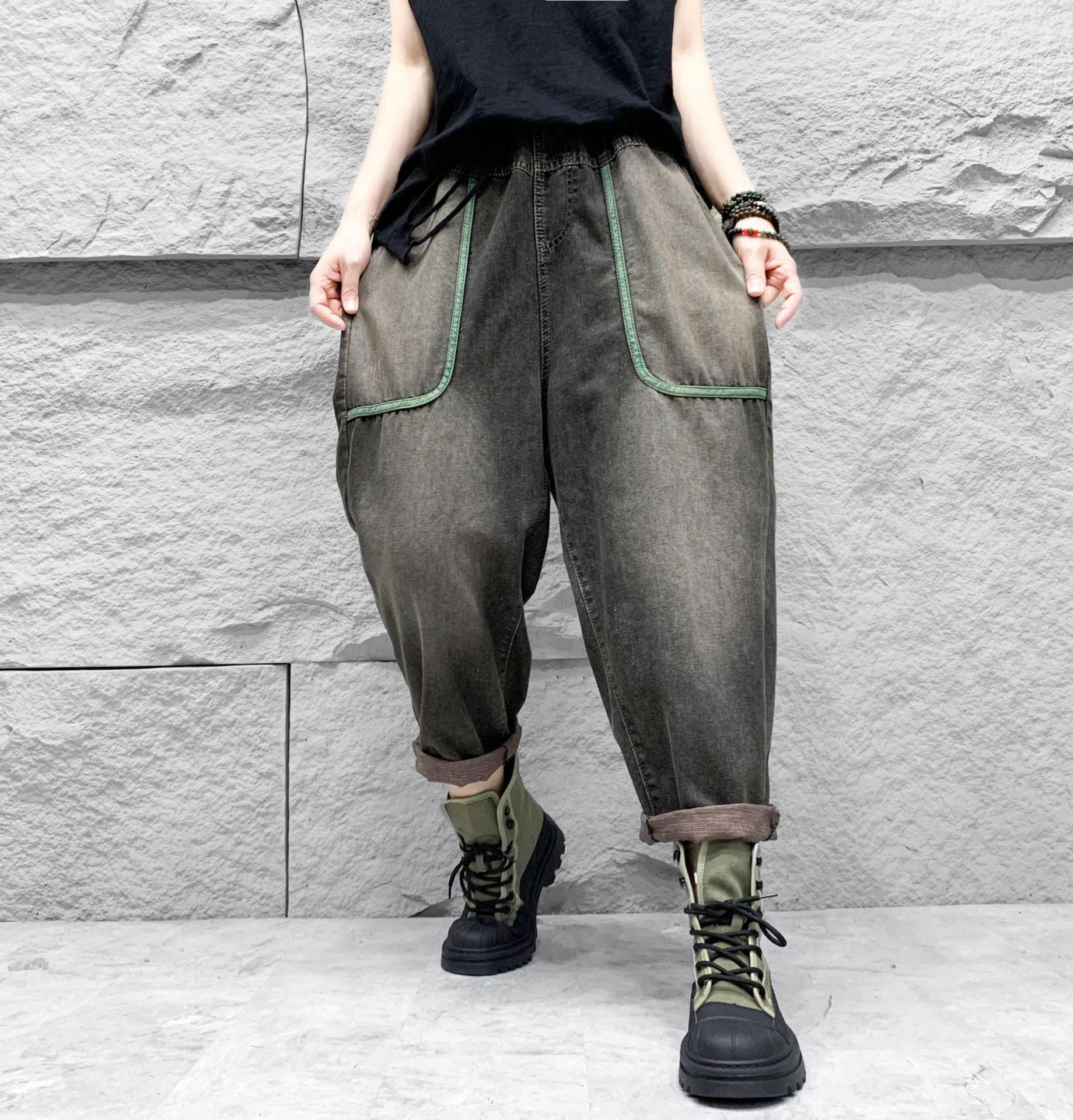 2024春夏新款撞色口袋做旧牛仔裤女松紧腰大码休闲卷边九分哈伦裤