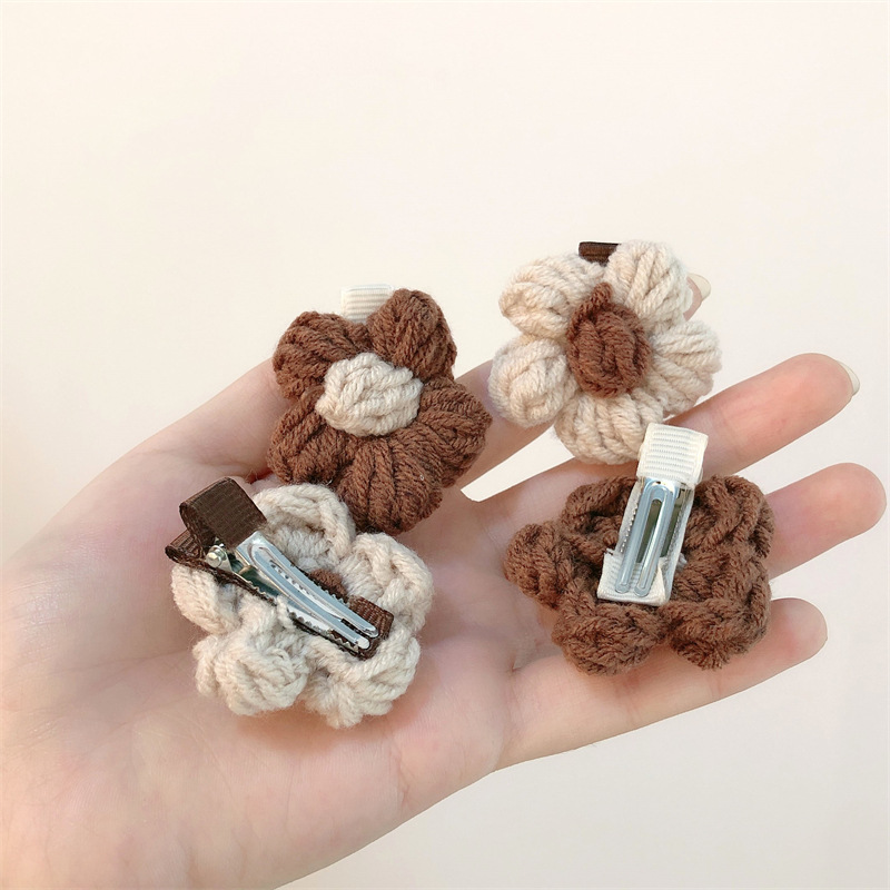 Milk Coffee Color Vintage Weave Wool Flower Barrettes Puff Flower Hairpin Gentle Bang Clip Side Clip Autumn and Winter Hair Accessories