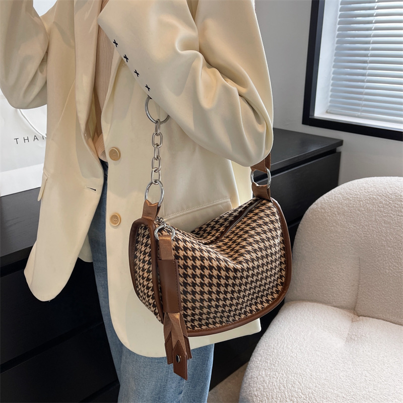 This Year's Popular Bag Women's Bag 2021 New Fashion All-Match Shoulder Messenger Bag Autumn and Winter Sense Dumpling Bag