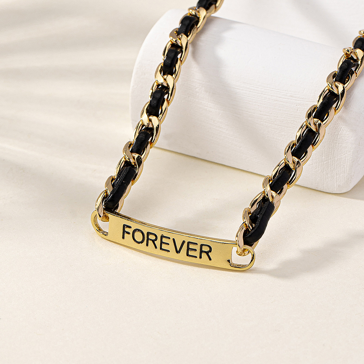 小众设计感皮质编织字母项链轻奢网红锁骨链百搭短款颈链女批发