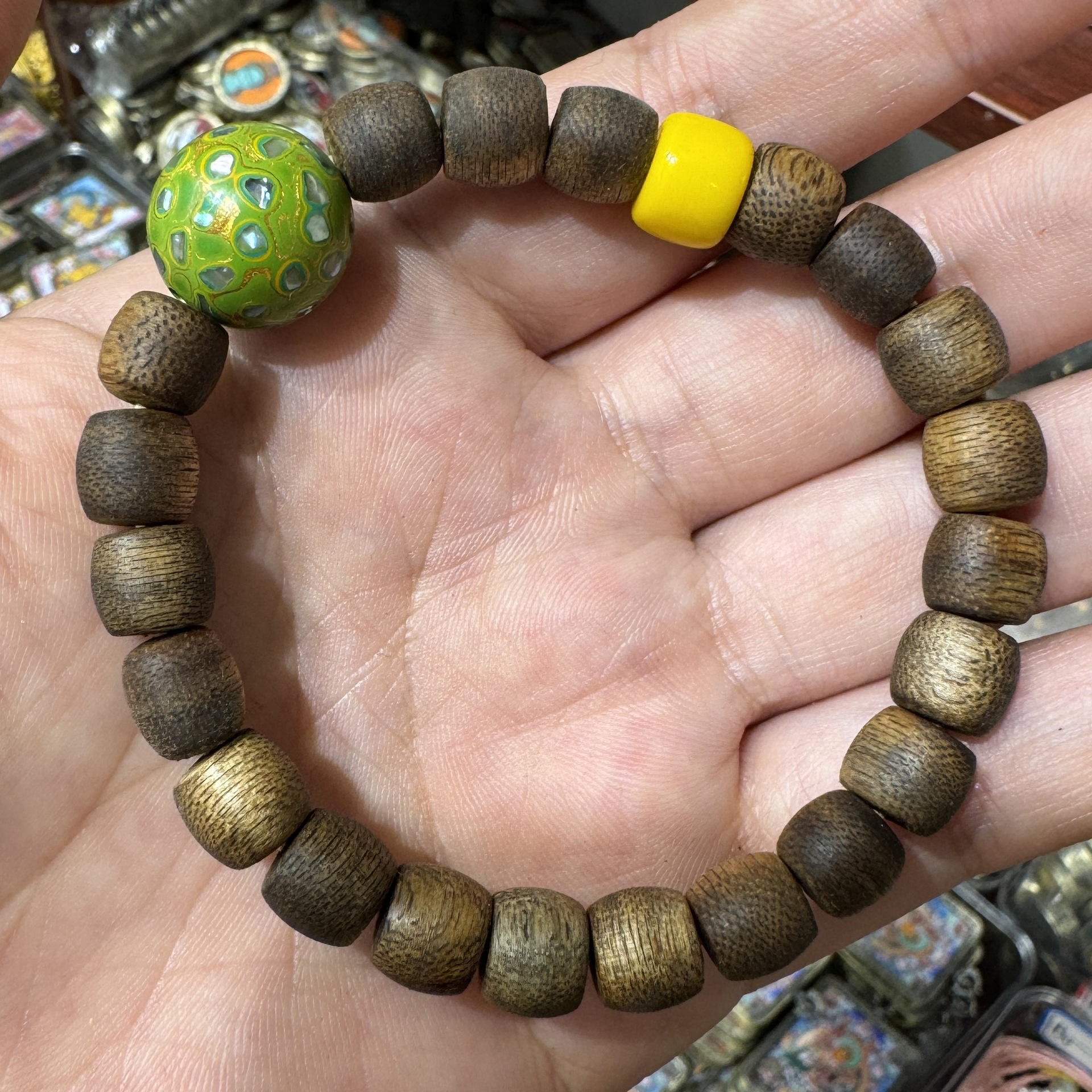 天然黄棋楠手链搭配满螺钿草绿色大漆血巴琉璃老型珠