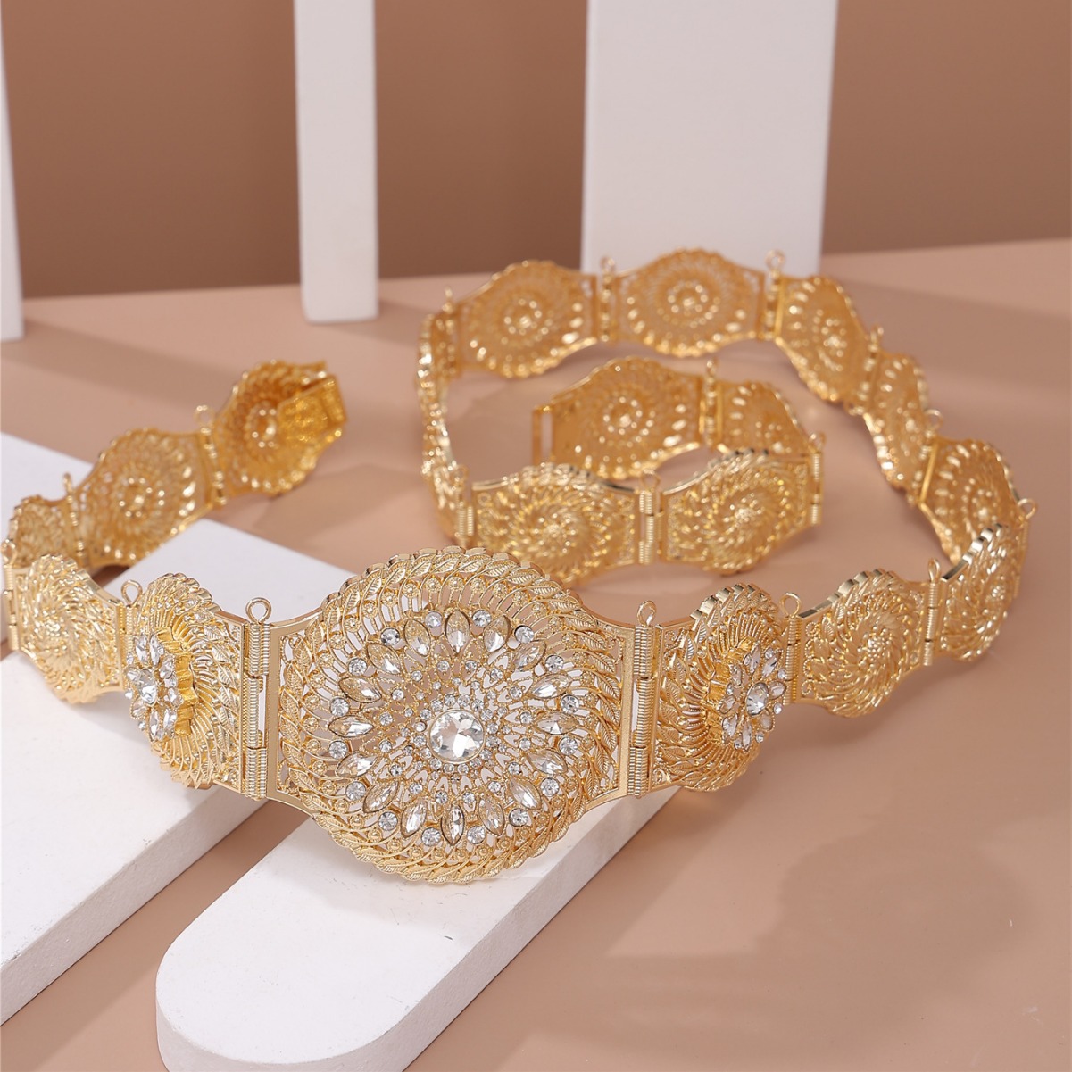 经典的满钻金属腰链圆形镂空镶钻花朵腰带可调节长度跨境专供