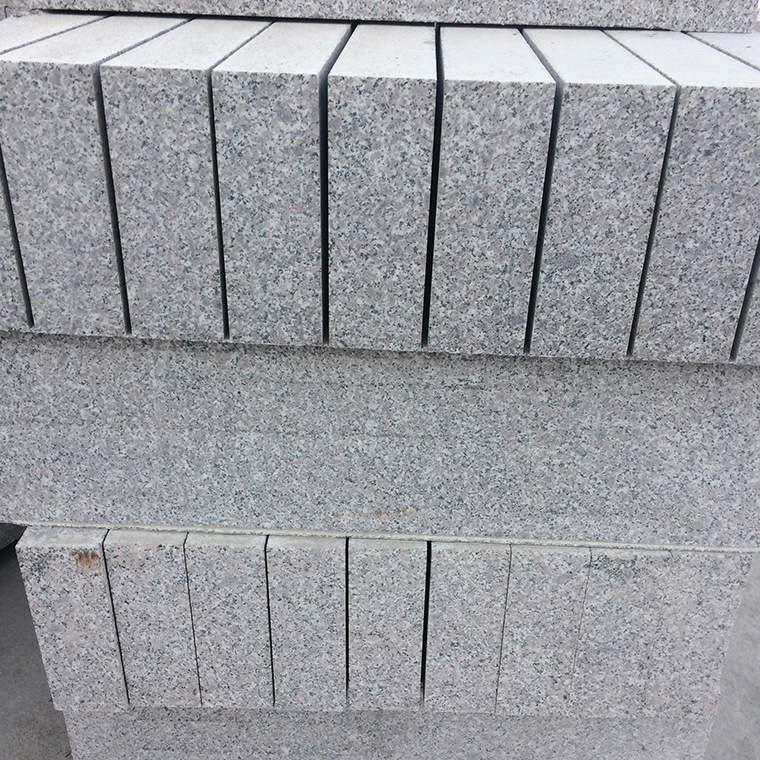 芝麻灰路沿石深灰色石材路边石倒角花岗岩花坛石五莲花路缘石