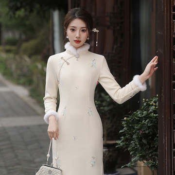 秋冬新品加厚麂皮绒绣花写真拍摄复合超柔中长款绒绒领女士旗袍