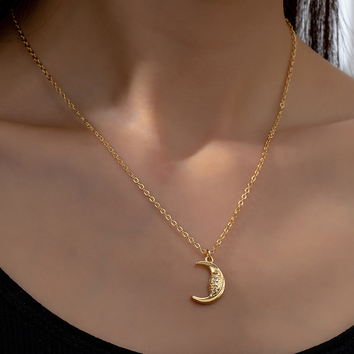 2024欧美跨境时尚流行月亮人脸吊坠项链气质优雅个性百搭饰品批发