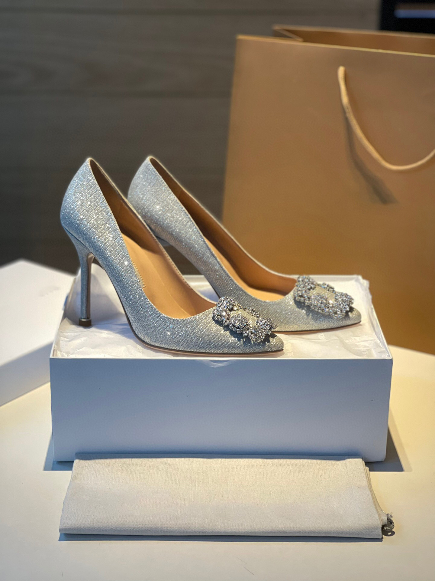 广州奢侈女鞋jc.rv.mb水钻方扣真丝绸缎亮面高跟鞋尖头细跟婚鞋女