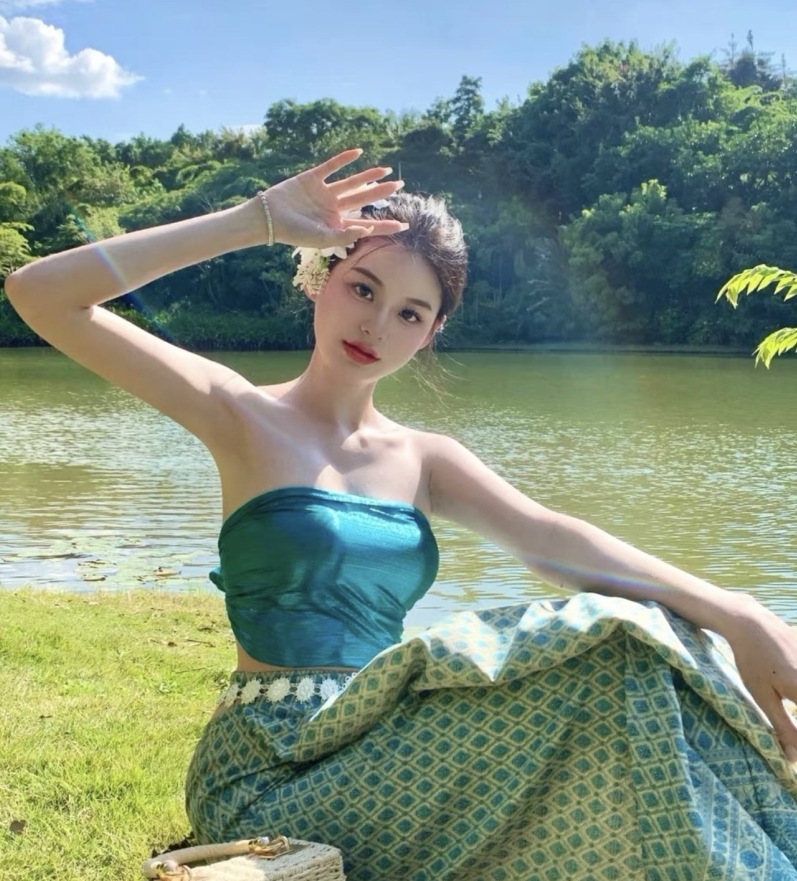 西双版纳傣族服装鞠婧祎网红同款泼水节影楼艺术拍照主题写真夏季