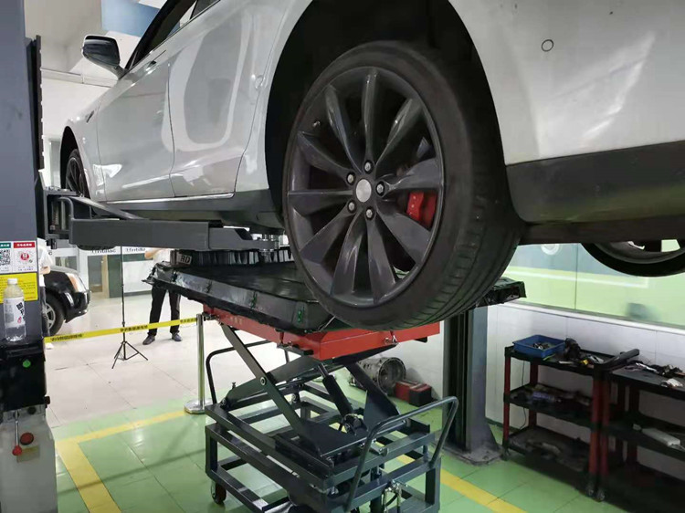 新能源汽车电瓶举升机电动车升降平台移动小车电池包拆装起升托架