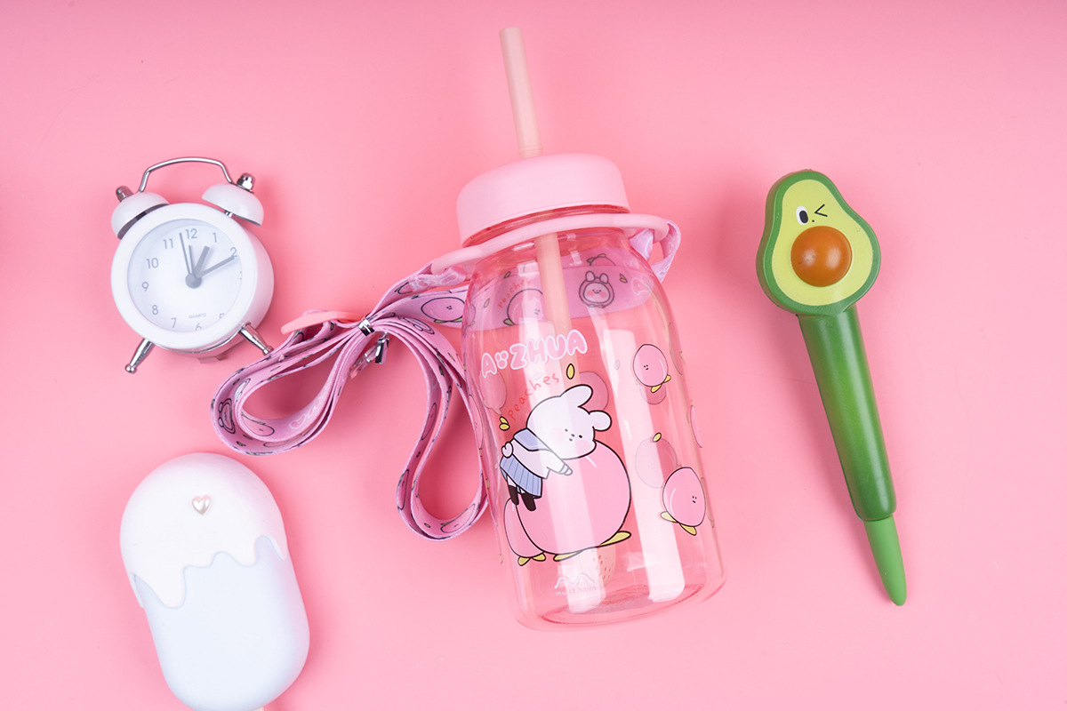 麦和 阿爪吸管杯430ml 卡通图案pp儿童吸管杯 带杯绳可斜跨