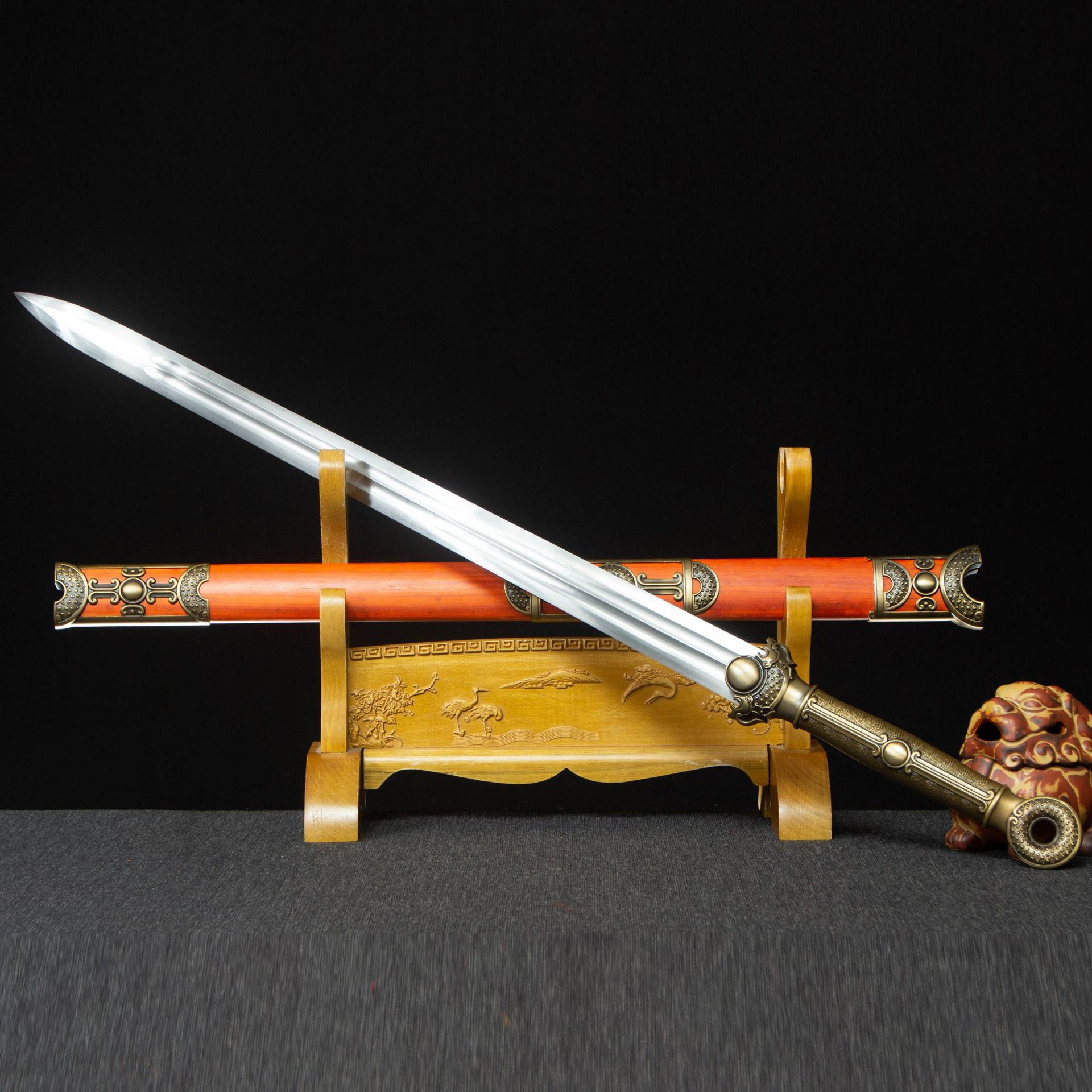 longquan city sword hand-forged traditional sword high manganese steel integrated wooden sword tang qing yitian sword collection not open blade