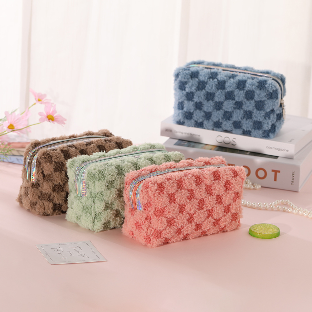 Cross-Border New Arrival European and American Two-Tone Plush Cosmetic Bag Chessboard Plaid Storage Bag Large Capacity Two-Color Plaid Wash Bag