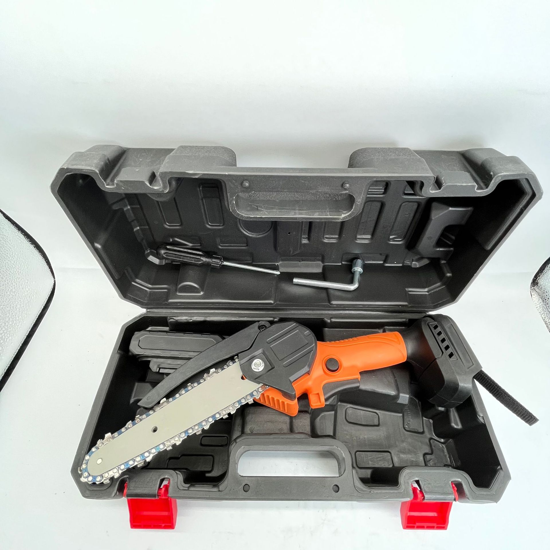 迷你电链锯强磁电机充电伐木修枝锂电工具家用电动锯小型手持电锯