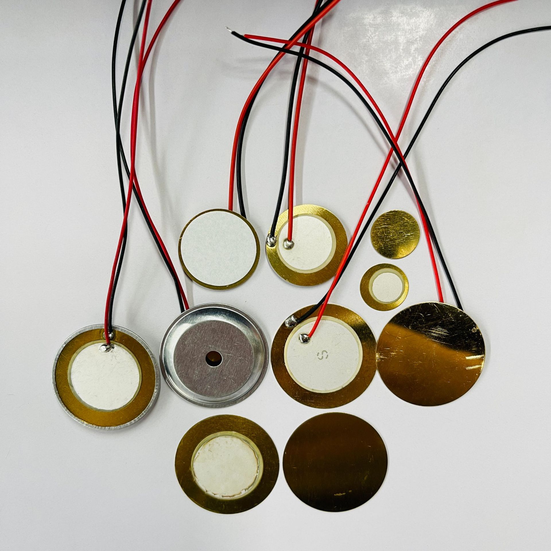 蜂鸣片直径27mm蜂鸣器发声小家电发声片焊线背胶连续声压电式