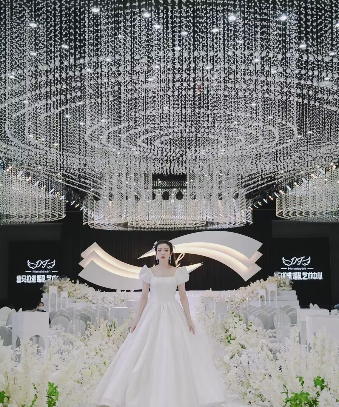 2024年婚庆水晶珠帘珠串珠链吊顶布置婚礼现场装饰菠萝珠门帘