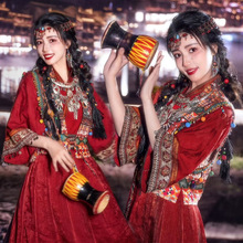 杨超越同款红色凤凰古城个人旅拍服装苗疆少女异域风情古风写真