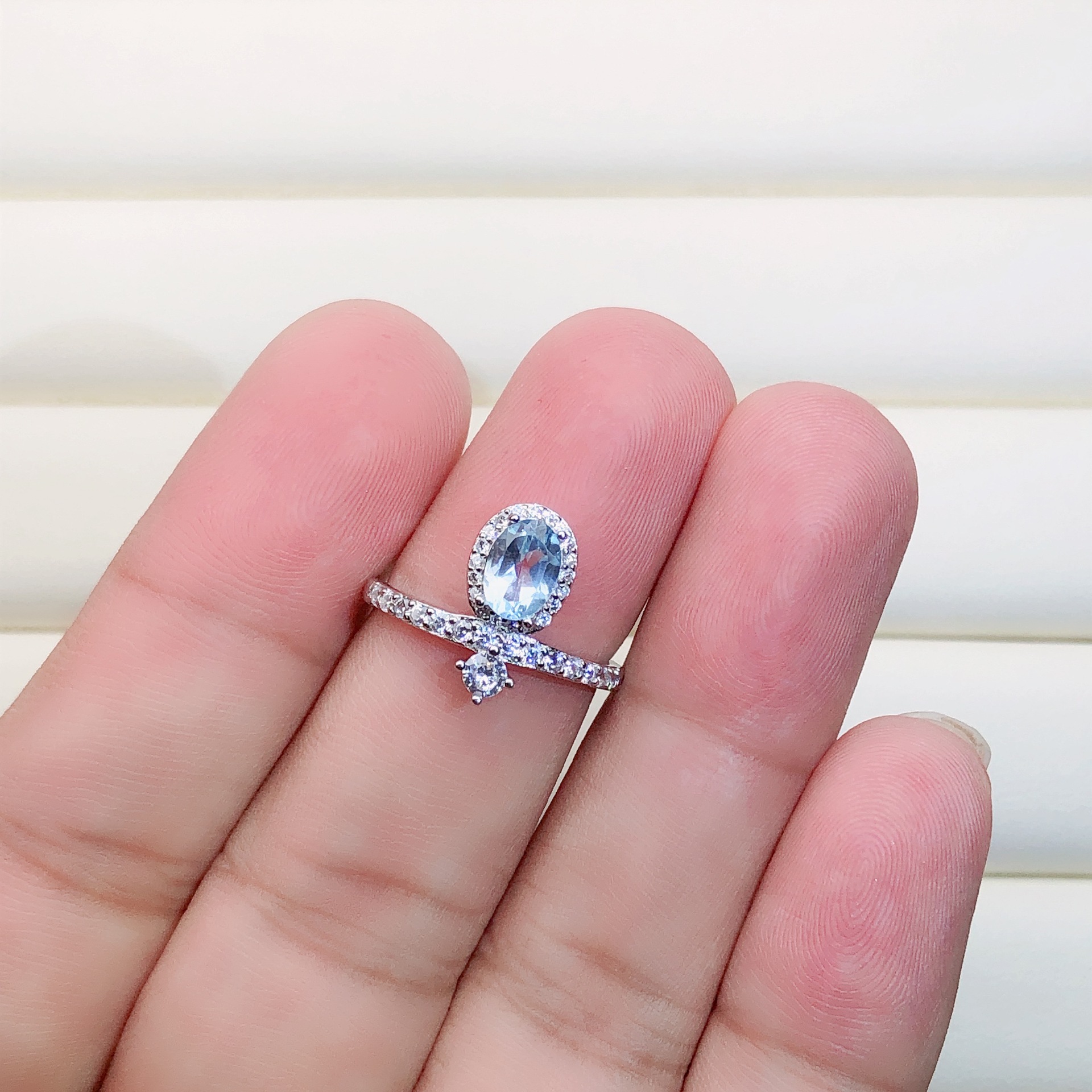 天然托帕石戒指s925银简约经典戴妃大颗粒钻双色活口戒指5*7mm