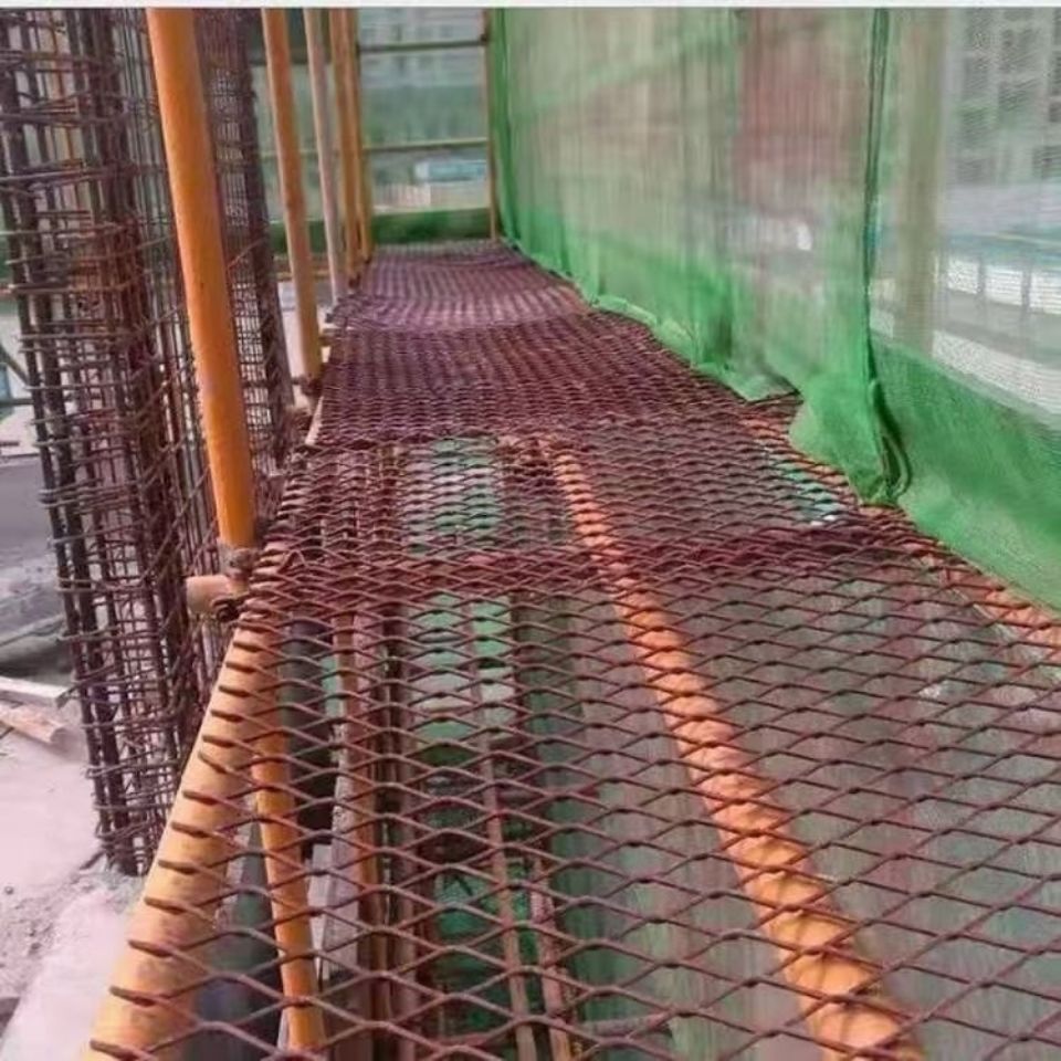 钢笆网脚踏网工地外架用钢笆网片钢笆片踏板网菱形网钢网片钢板网