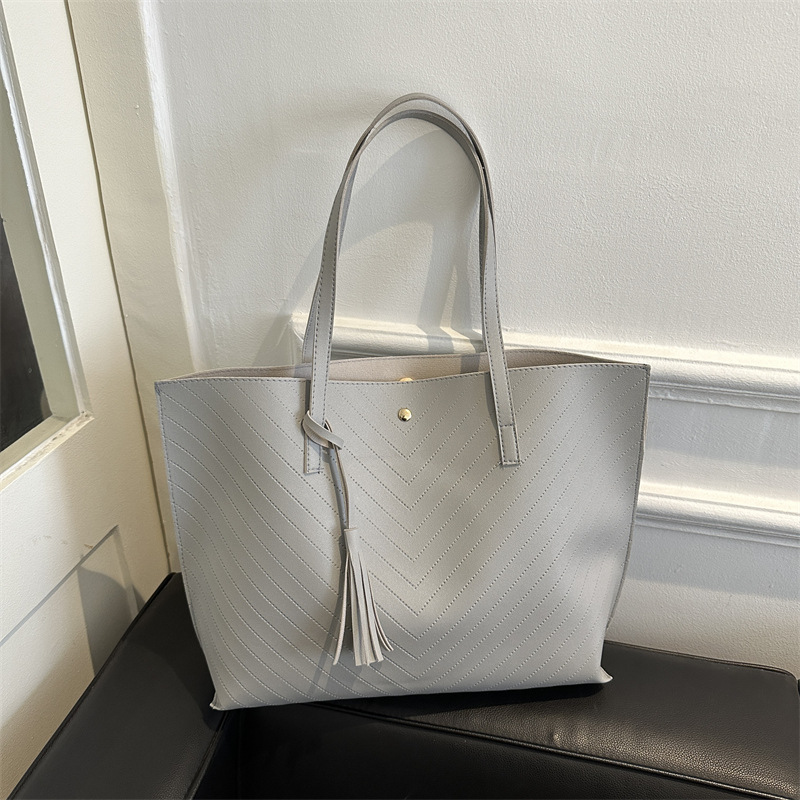 Commuting Fashion Simple Texture Large Capacity Handbag 2023 Summer New Western Style Elegant Shoulder Bag Tote Bag