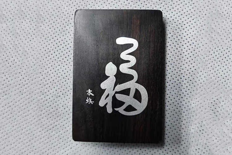 商品描述镶嵌材质纯银,彩贝镶嵌图案龙凤,菩萨,佛,花,鸟,如意等挂件