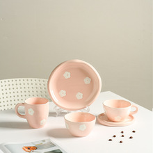 A hand drawn ceramic  tableware  set?,suitable for home use