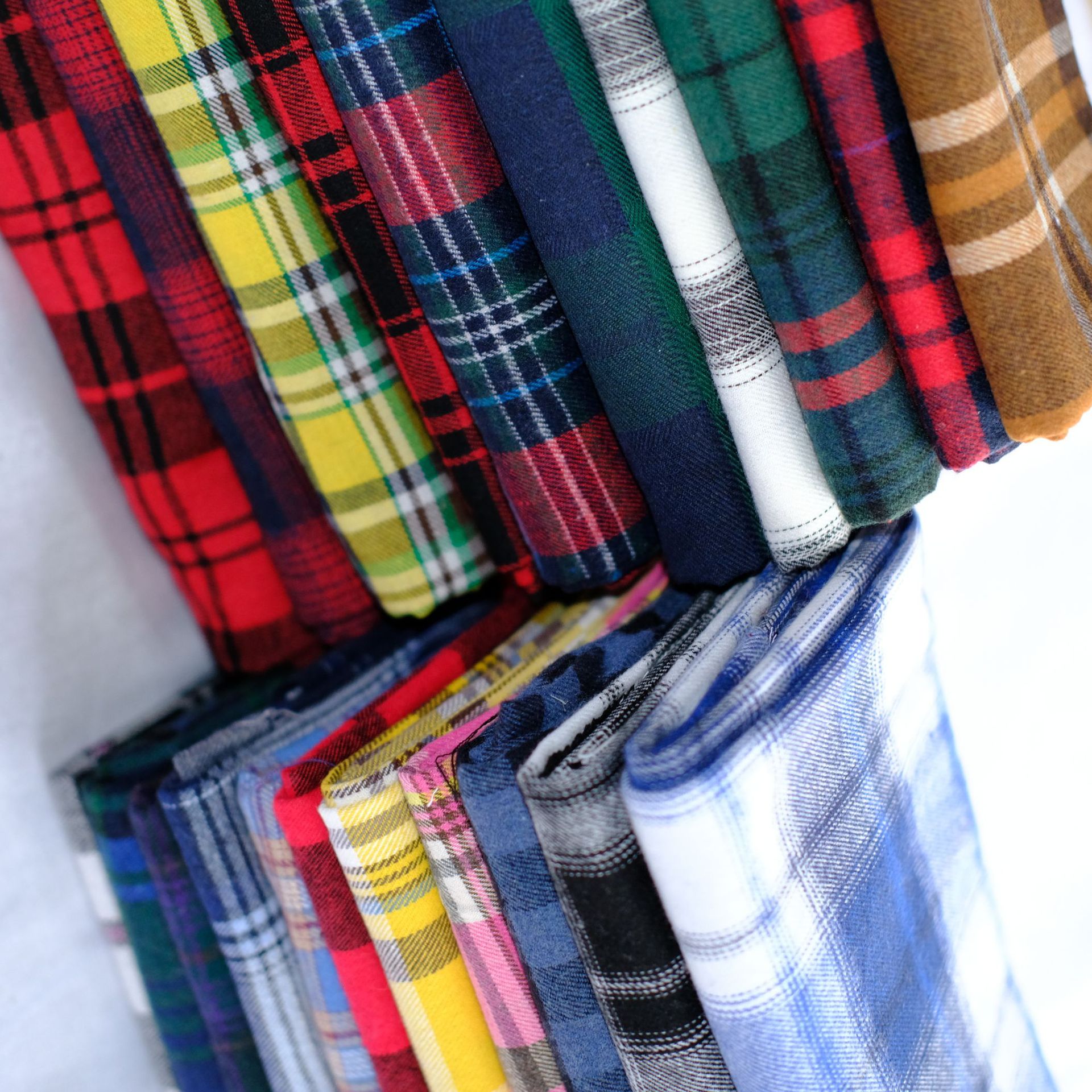 色织工厂 定制各种法兰绒格子布 全棉/涤棉 衬衫面料服装裤子布料