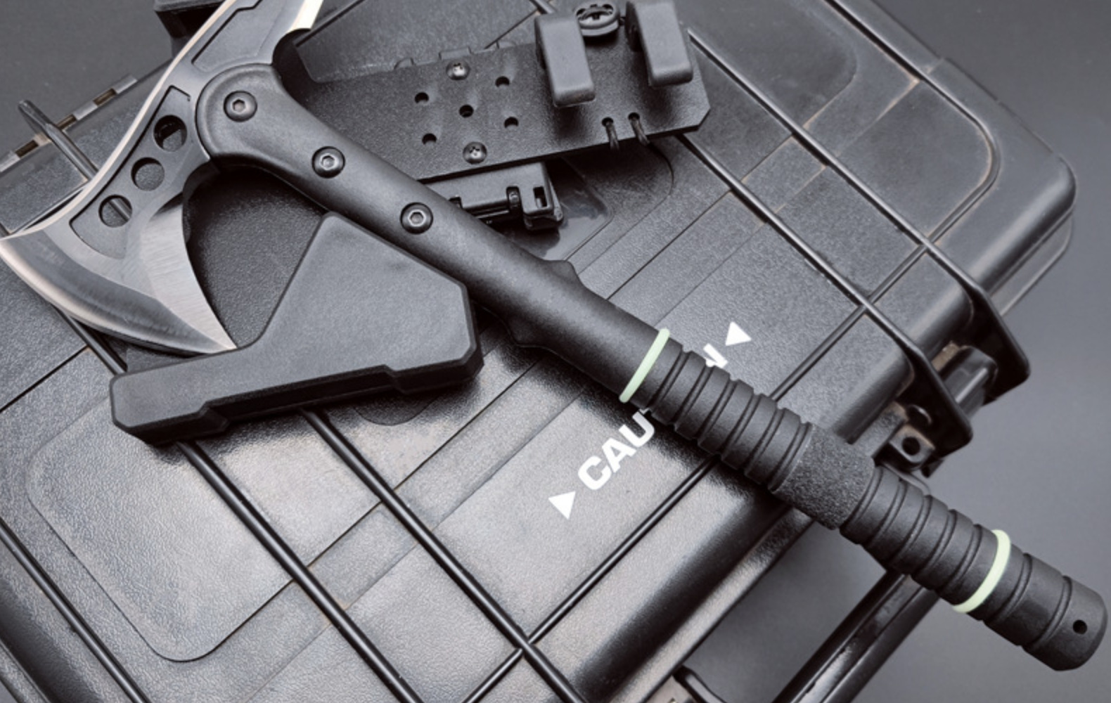 户外战术斧多功能斧防身生存武器战斧装备开山刃劈柴营地工兵斧