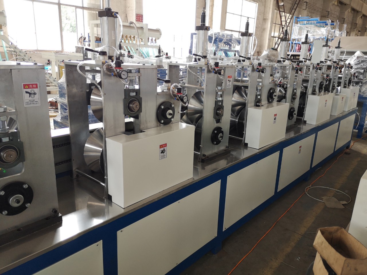 高速冲口纸护角生产线设备折弯纸护角纸护角是牛皮纸纸护角设备