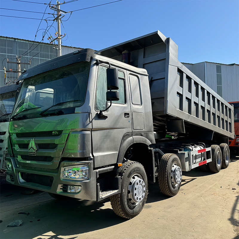 出口豪沃前四后八自卸车 右驾驶舱渣土运输车 375马力翻斗垃圾车