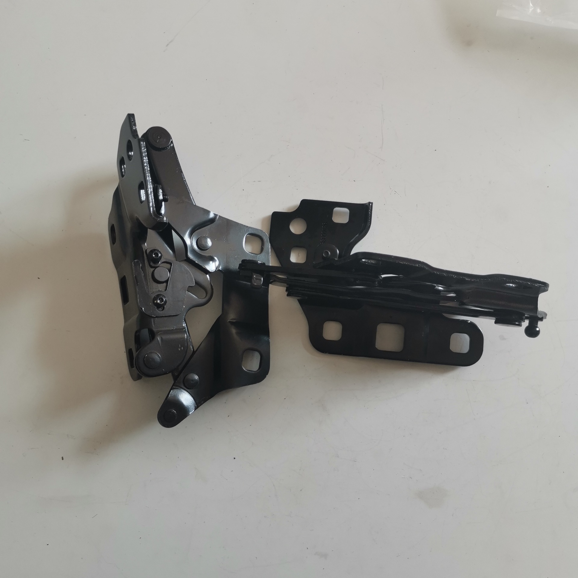 现货供应 适用于奔驰w66x166 汽车引擎盖合页前左 铰锁1668800128